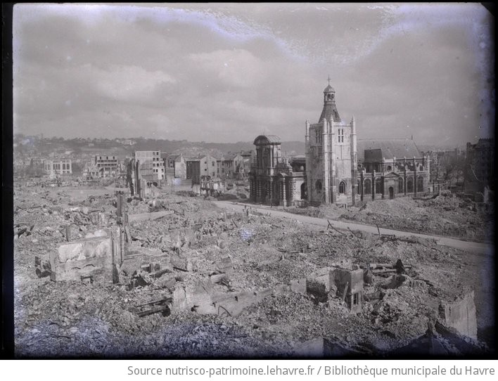 [La Rue De Paris Vue De La Rue Des Viviers, Au Havre] : [après Les ...